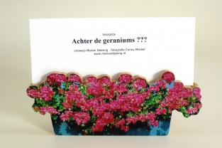 Achter de geraniums